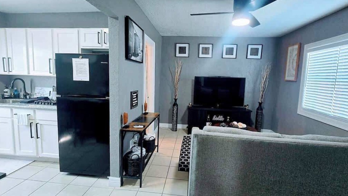 Baytown Apartment | Apt#5 Quiet comfortable place near chemical plants