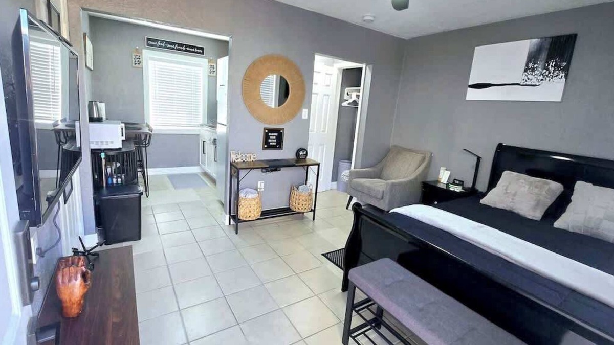 Baytown Apartment | Apt#6 Quiet comfortable place near chemical plants