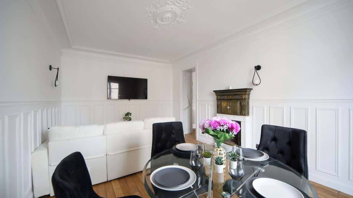 Passy Apartment | Apt Balcony-Passy-Mobility lease