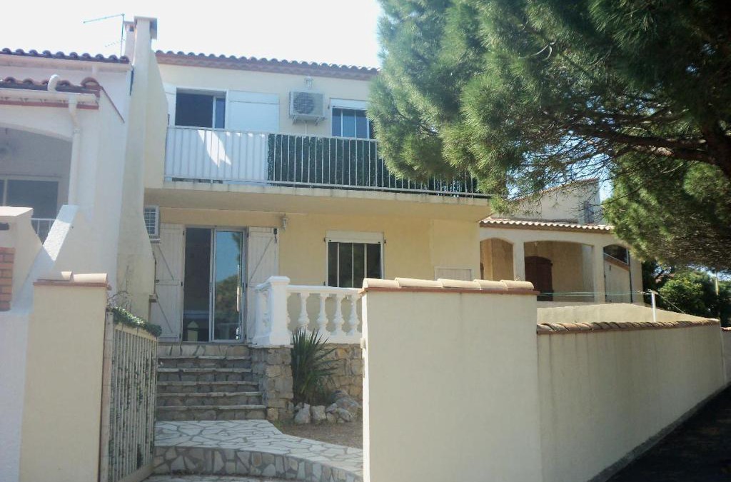 Saint-Pierre-la-Mer Apartment | Apt Climatisé T3 Saint Pierre La Mer, terrasse, jardin et parking privé