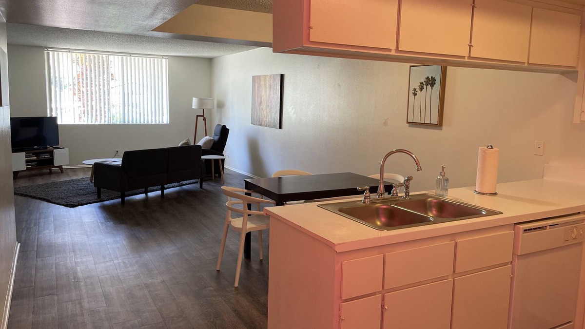 Historic Tennis Club Apartment | Apt G - furnished 1bed/1bath, second floor,in the heart of downtown Palm Springs