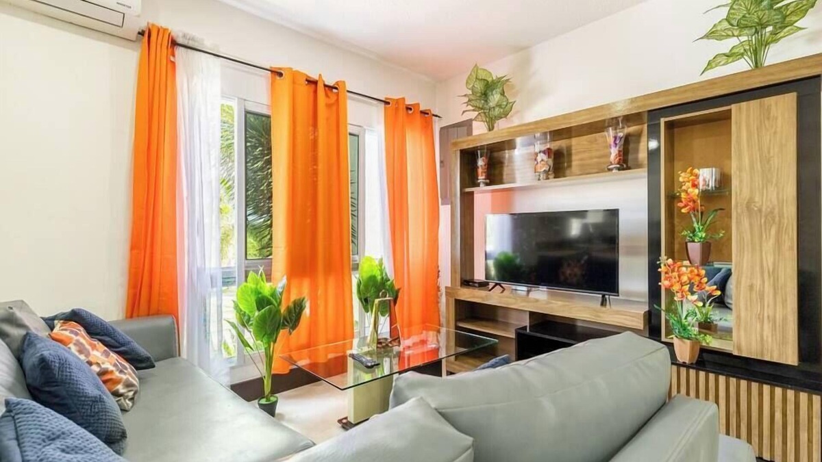 Runaway Bay Apartment | Apt - Gated Community-Sleeps 4-Balcony-Parking