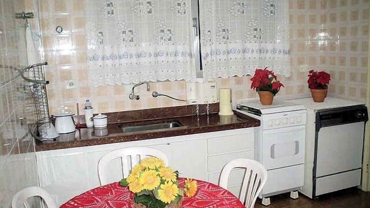 Jardim Belmar Apartment | Apt. Guarujá-Enseada season - 3 bedrooms, one suite, for up to 8 people