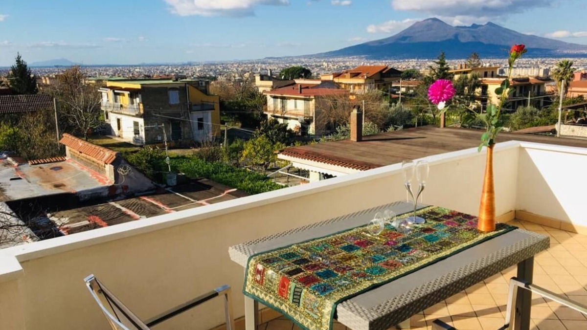 Angri Apartment | Apt in a Villa with Terrace on stunning Vesuvio View!