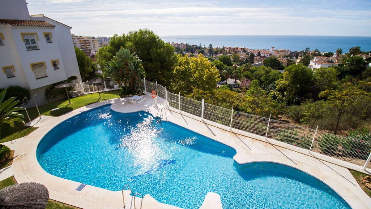 Malaga-Este Apartment | Apt in Malaga with 3 swimming pools, free parking 80m from the beach,