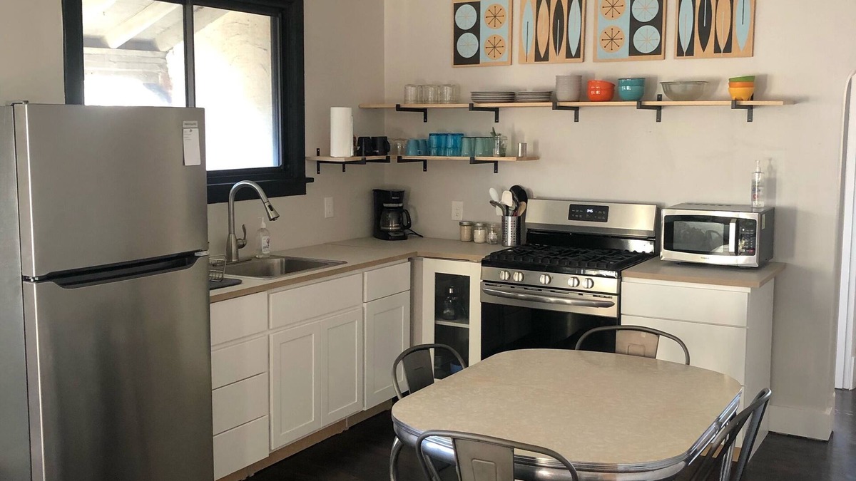 Richmond Heights Apartment | Apt. located near Forest Park, Zoo, Washington & Fontbonne University