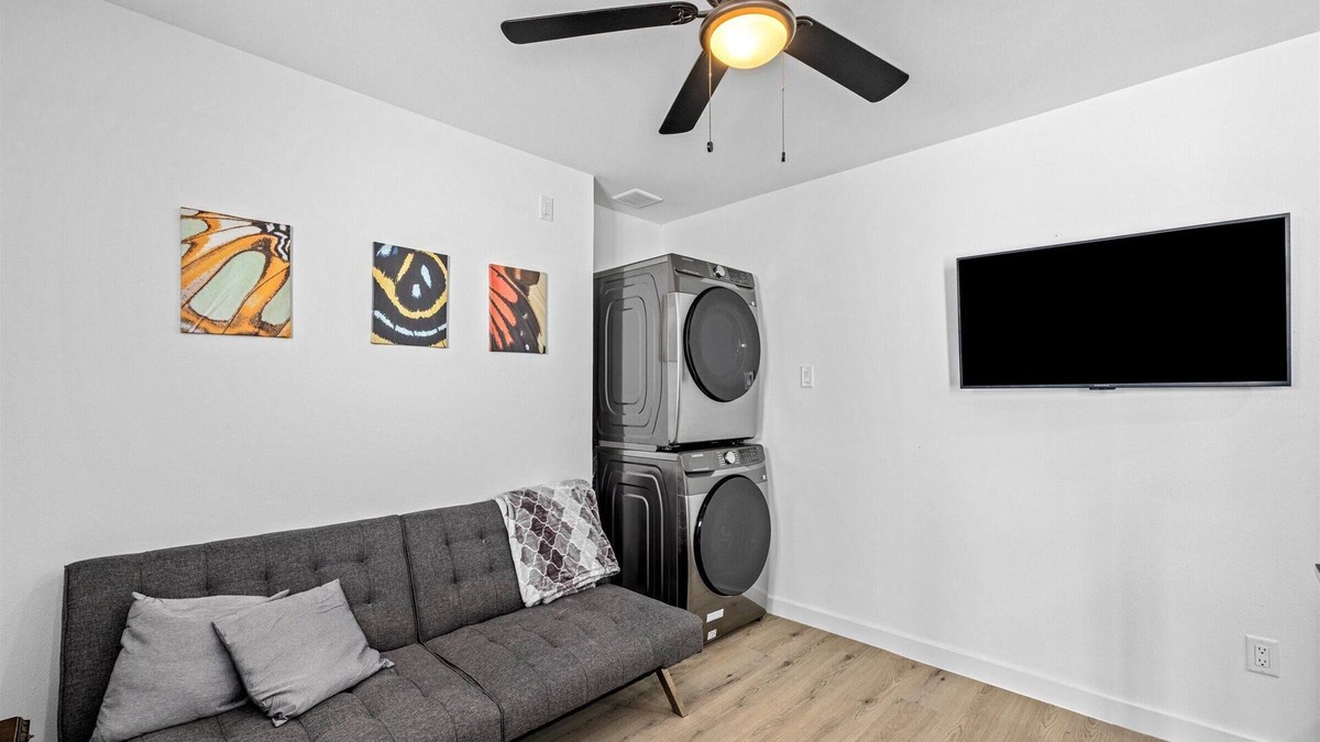 Northside House | Apt Near Midtown + Downtown | WiFi Games Pets TV