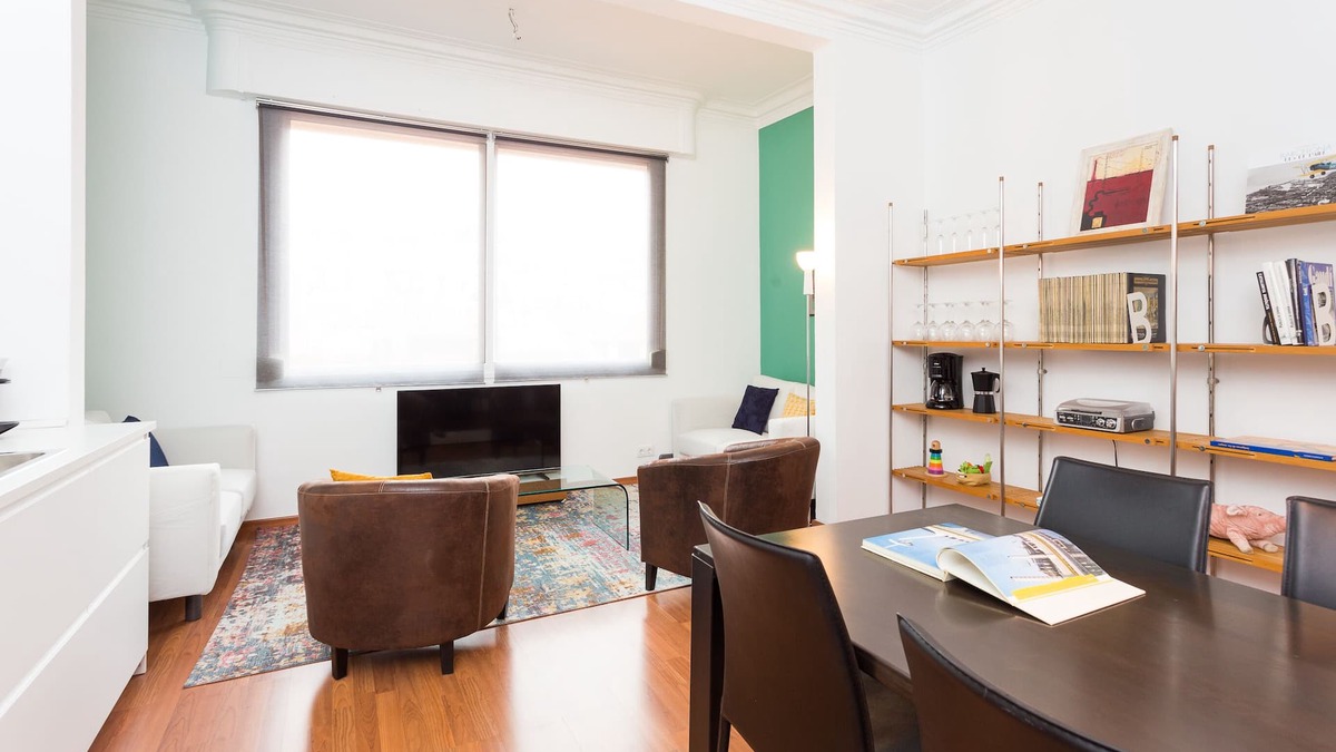 Sant Antoni Apartment | Apt. Quiet & Bright in heart of Barcelona. Fully equipped.