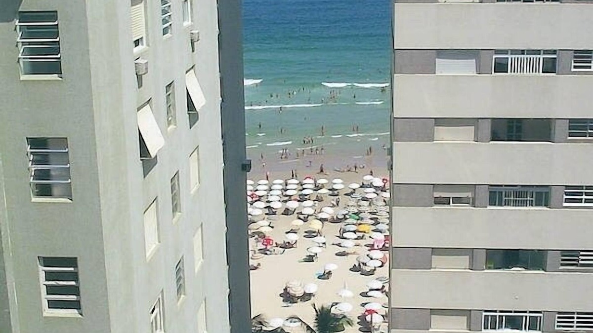 Pitangueiras Apartment | Apt R.México 2 bedrooms 50mt from Pitangueiras beach