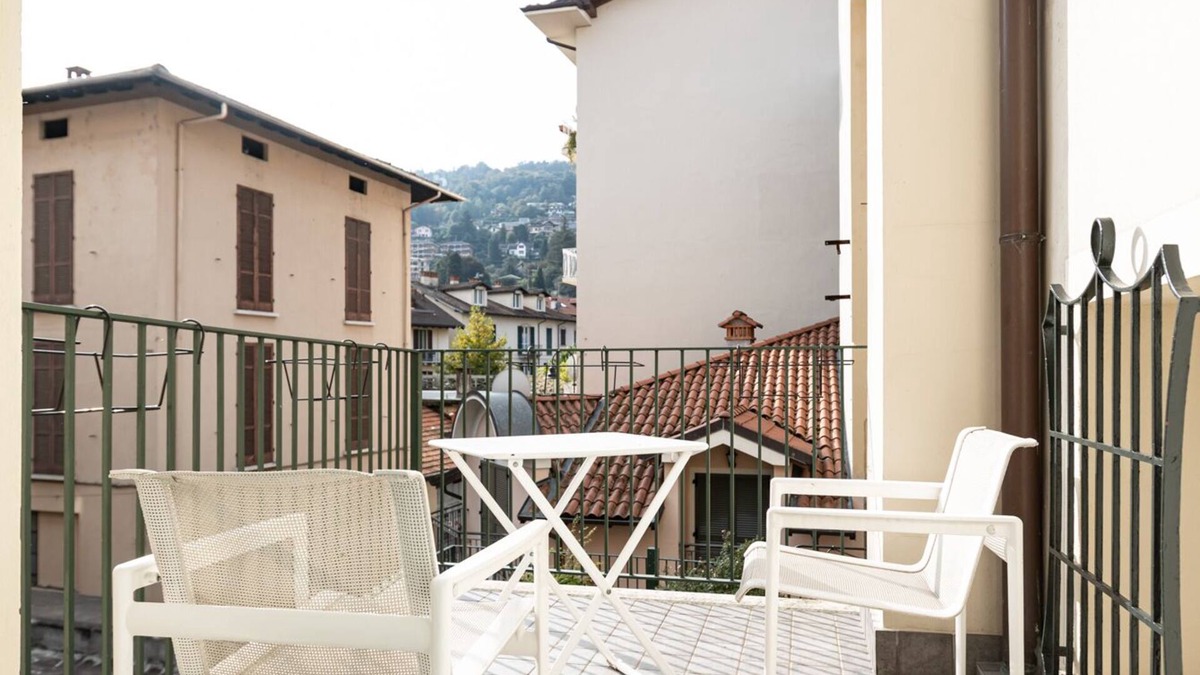 Stresa Apartment | Apt with terrace, balcony ,WiFi, A/C, in historic center of Stresa, just by lake