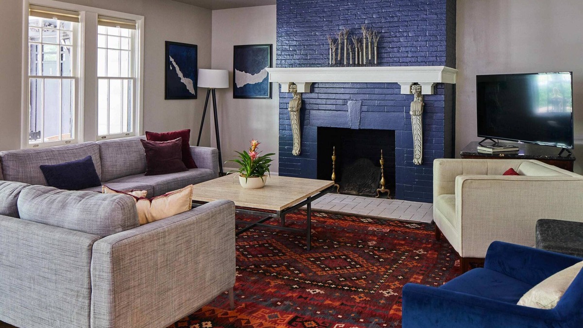 Crestline Heights Apartment | Apt2@EdenBrae - Walkable Southern Gothic Mansion