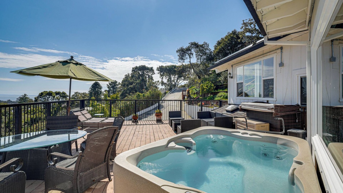 Aptos House | Aptos Home w/Decks & Hot Tub - 2 Mi to Beach!