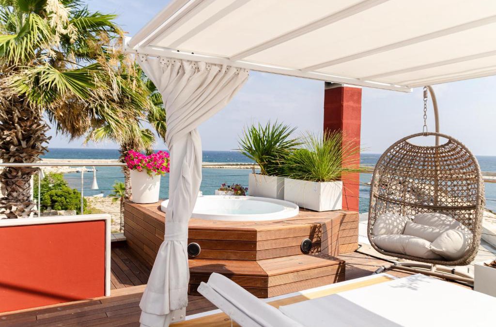 Savelletri Bed & Breakfast | Apulia Charming Suites - Suite Corallo con vista mare e hot Jacuzzi