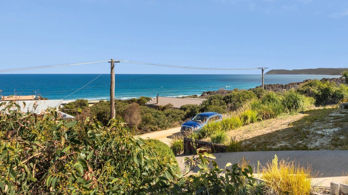 Moggs Creek House | Aqua Beach House - Enjoy wildlife, sunsets, and a cozy home for a relaxing stay