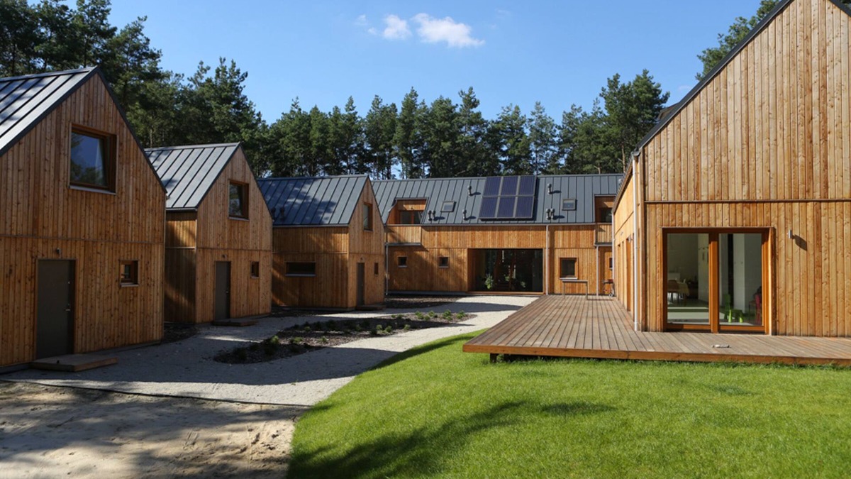 Osjakow Cottage | 'Aqua cottage' in Small Family Friendly Resort In Forest upon Warta Rive