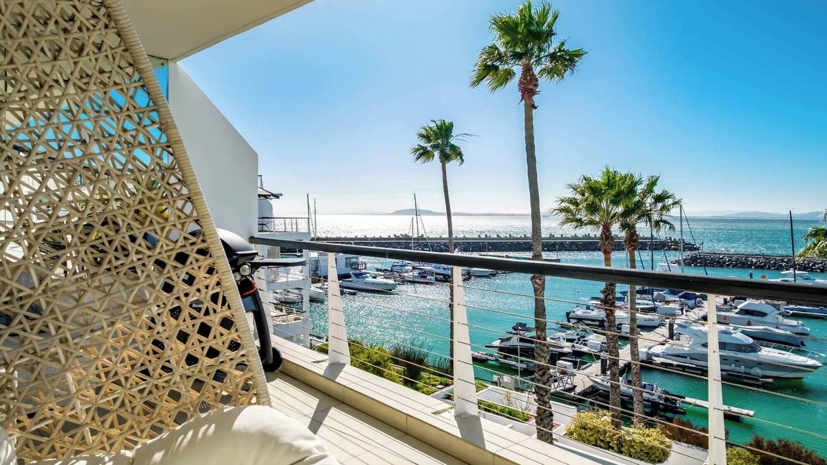Mouille Point Apartment | Aqua Views at the Waterclub in Cape Town