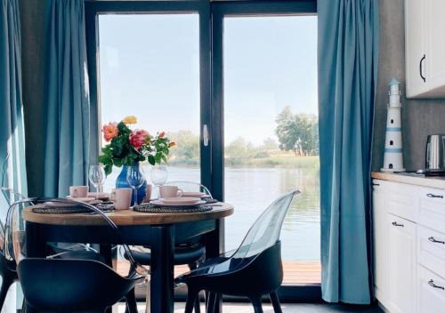 Wabrzezno Boat Rental | AquaHouse Zamkowe