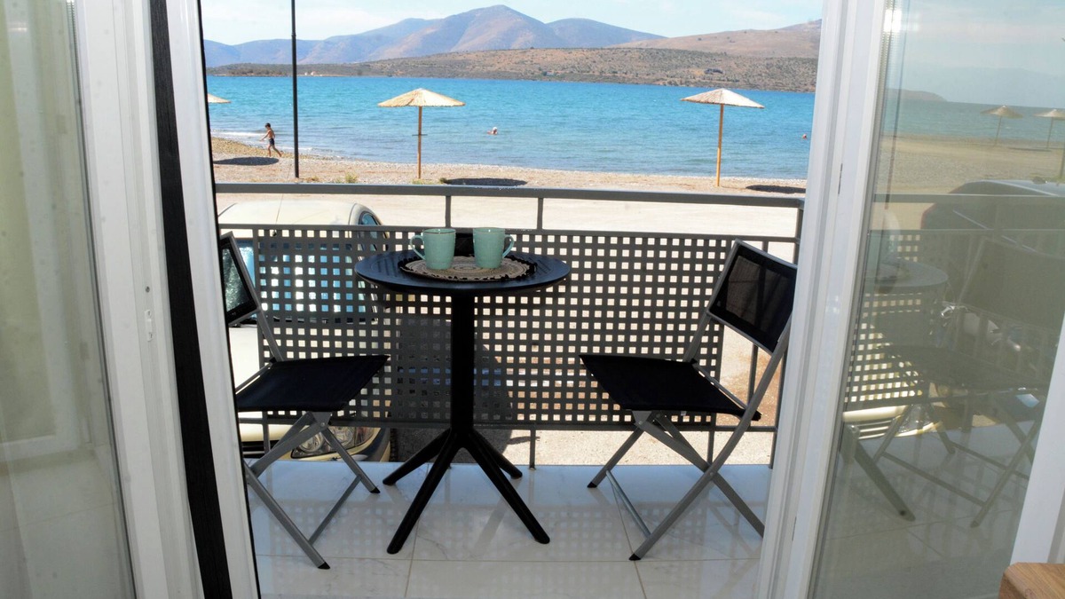 Itea House | Aquamarine- beach flat in Itea