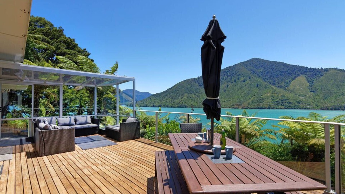 Moetapu Bay Cottage | Aquamarine Dreams - Marlborough Holiday Home