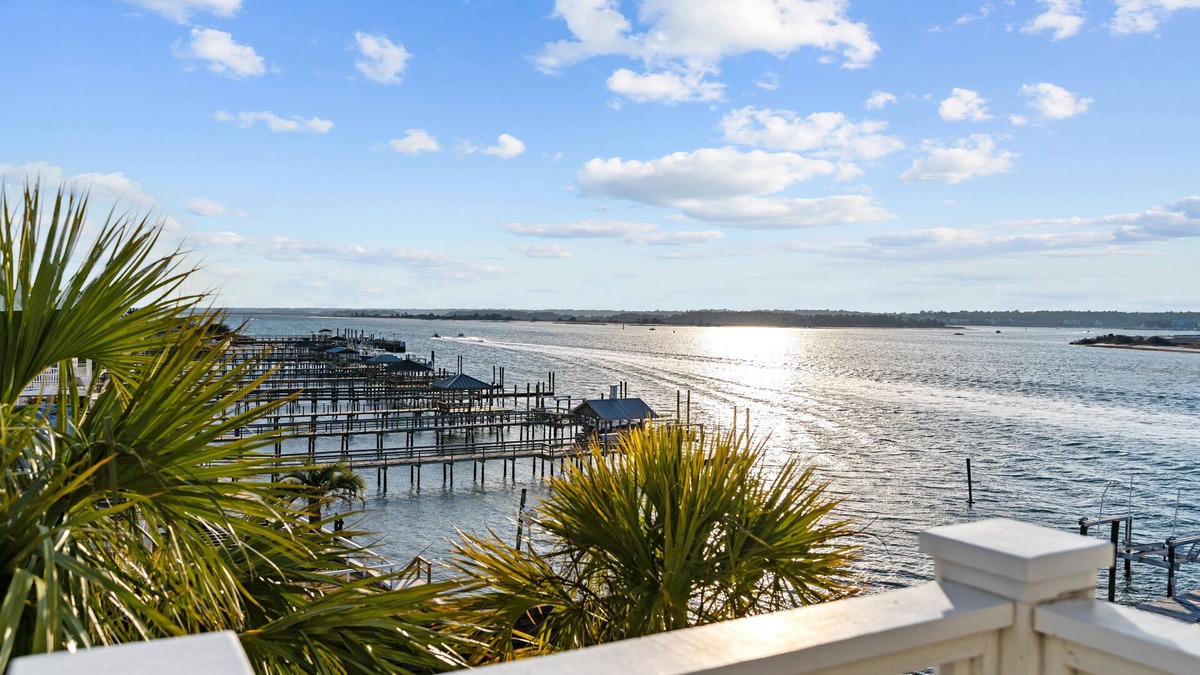 South End House | Aquarium #159 - Soundfront Home on Wrightsville Beach w/Private Dock!