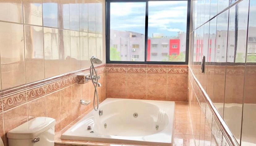 Ensanche Isabelita Apartment | Aquarium Apartment with Jacuzzi