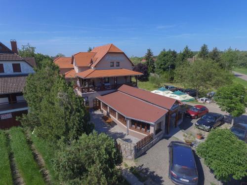 Abadszalok House | aQuarium Panzió