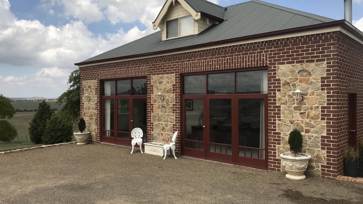 Parkesbourne House | *Arabella Guest House*