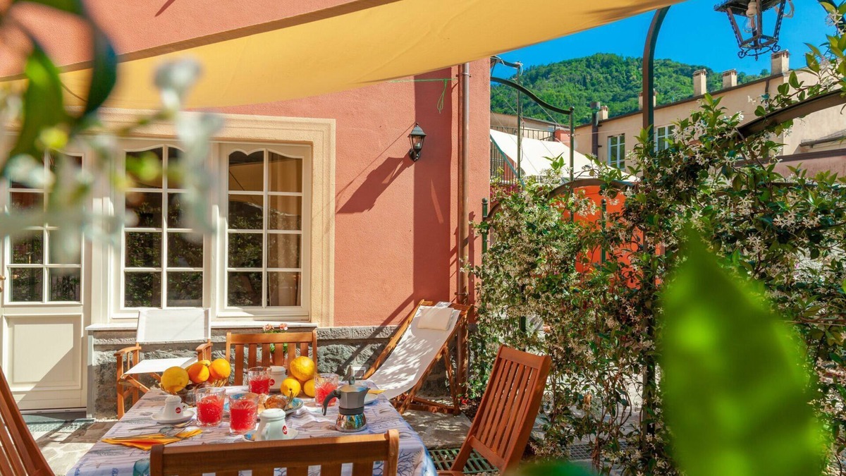 Levanto Apartment | Aragosta, apartment for 4, with garden, 200m from beach, in Levanto centre