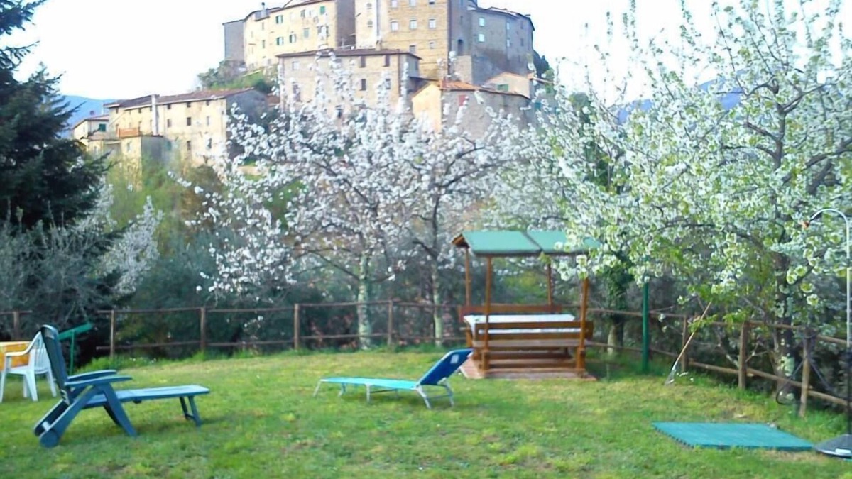 Aramo House | Aramo Pescia: House with Garden