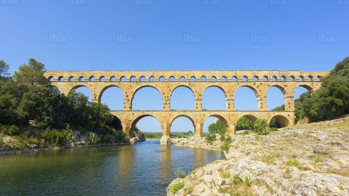 Aramon Apartment | Aramon in village house, large atypical T1 of 43m2, very quiet.