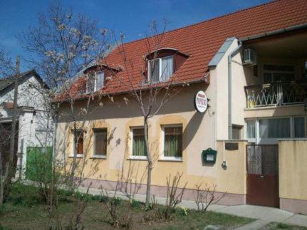 Szentes Bed & Breakfast | Aranykalász Panzió