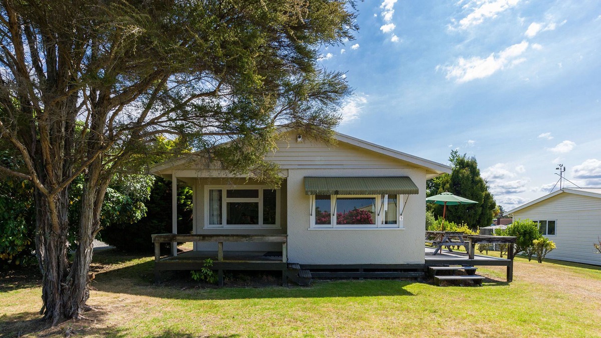 Motuoapa Cottage | Arataha Landing - Motuoapa Holiday Home