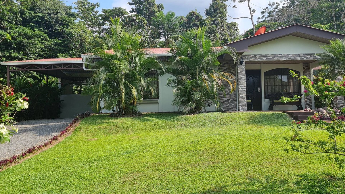 Penas Blancas House | Arboleda's House- By the River, Forest & Gardens