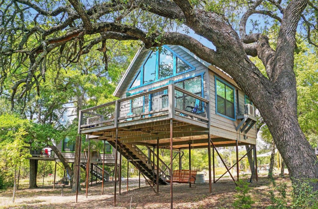 Dripping Springs House | Arbor House of Dripping Springs - Nautical House