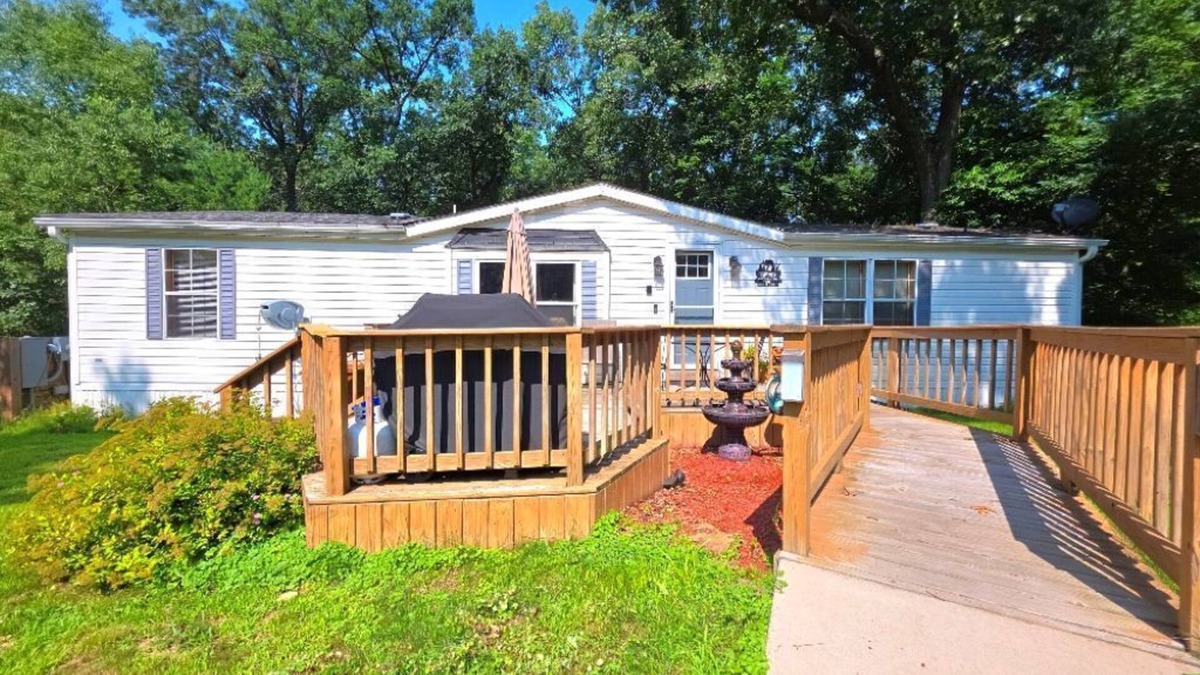 Lyndon Station House | Arbor Lake Getaway, just minutes from Wisconsin Dells