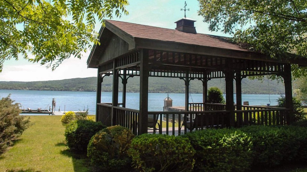 Holcomb Cottage | Arbor Landing:"Amazing Charm & History"