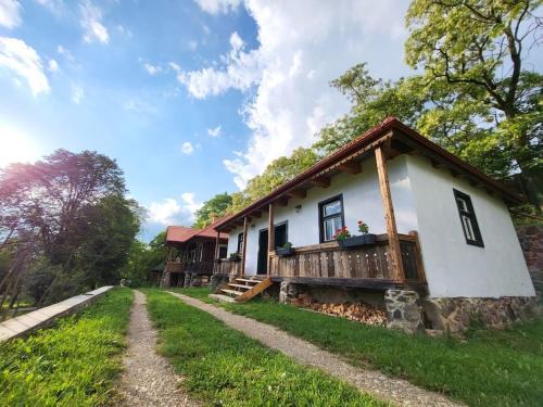 Pauleni-Ciuc Ski Chalet | Arboretum Guesthouse