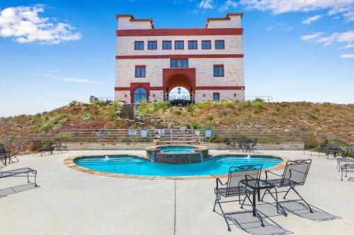 Johnson City Hotel | Arc de Texas - Louis XIV Suite