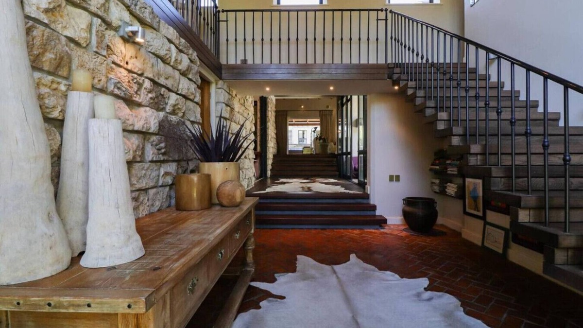 Fernkloof Villa | Arc House Family Villa | Large garden & pool
