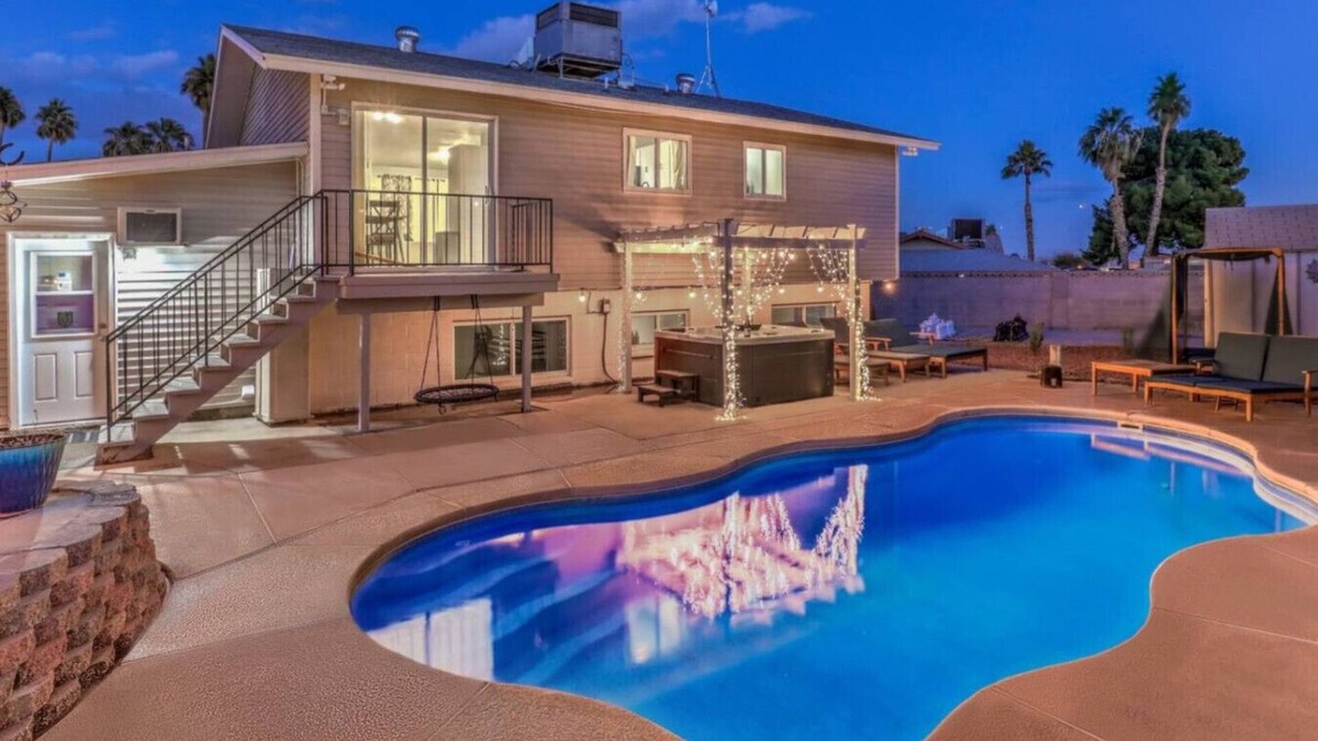 Paradise House | Arcade Lounge-Pool+Spa, Pool Table, Close to STRIP
