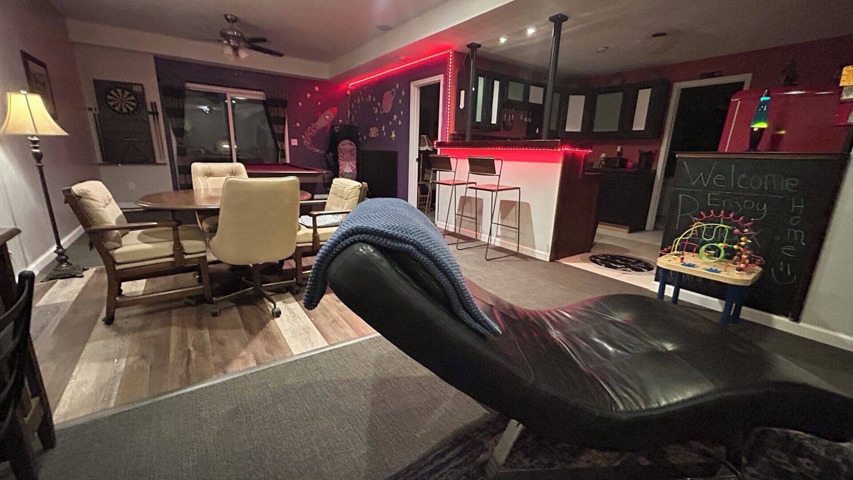 Manhattan House | Arcade on Galaxy-nCharming 2-bedroom house in amazing Manhattan with AC, WiFin