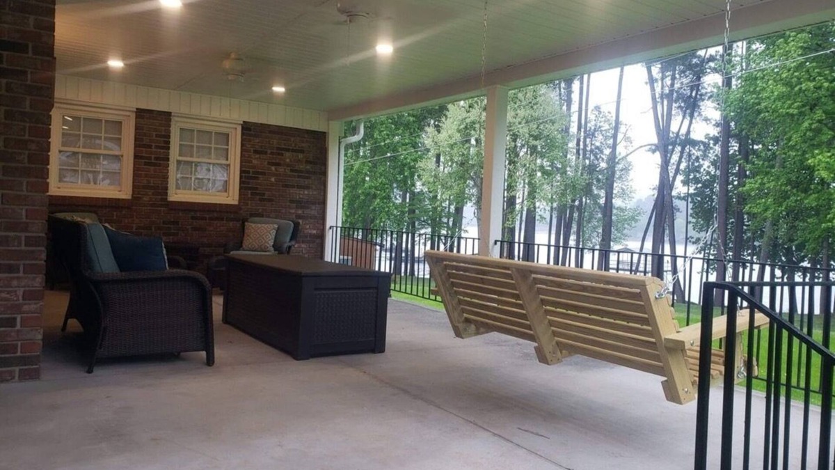 Northlake House | Arcadia Dr 3 King Beds Lakefront Escape