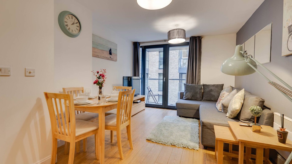Theatreland Birmingham Apartment | Arcadian Apartment with Balcony