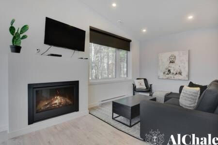 Pont-Rouge Ski Chalet | Archibald - Cozy avec spa, sauna, piscine