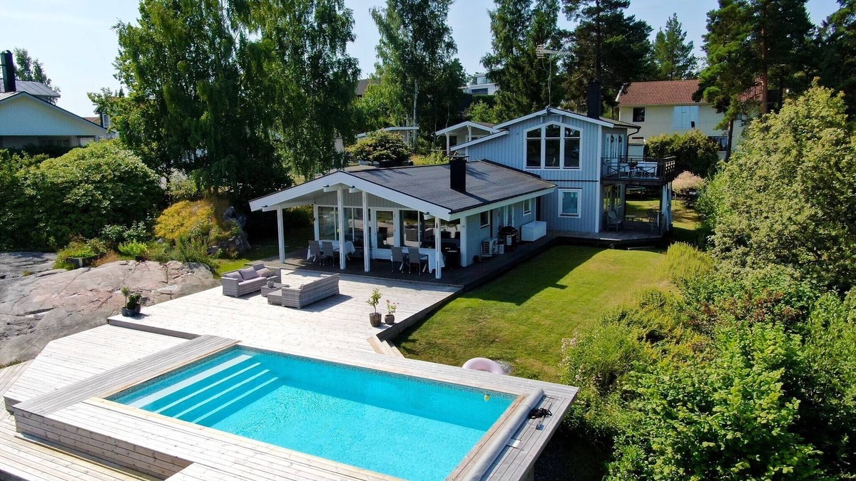 Ytterbystrand Villa | Archipelago villa on Resarö with pool, guesthouse and fantastic view
