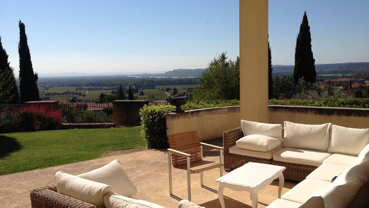 Chateauneuf-du-Pape House | Architect-designed villa with panoramic view and swimming pool in Chateauneuf du pape, France