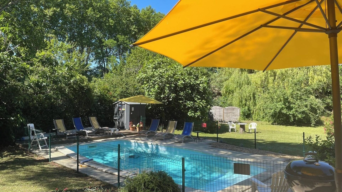 Bellegarde-du-Razes Villa | Architect Designed Villa with pool set in Mature Gardens ideal for Large Groups