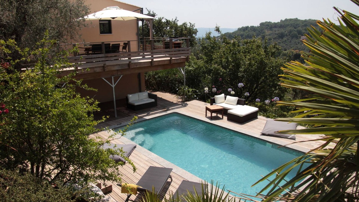 Chateauneuf-Grasse Villa | Architect-designed house with a private swimming pool and a panoramic view 4*.