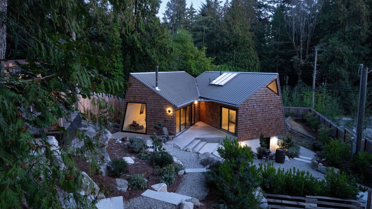Roberts Creek House | Architect designed rustic modernist home 5 min walk to beach and cafe
