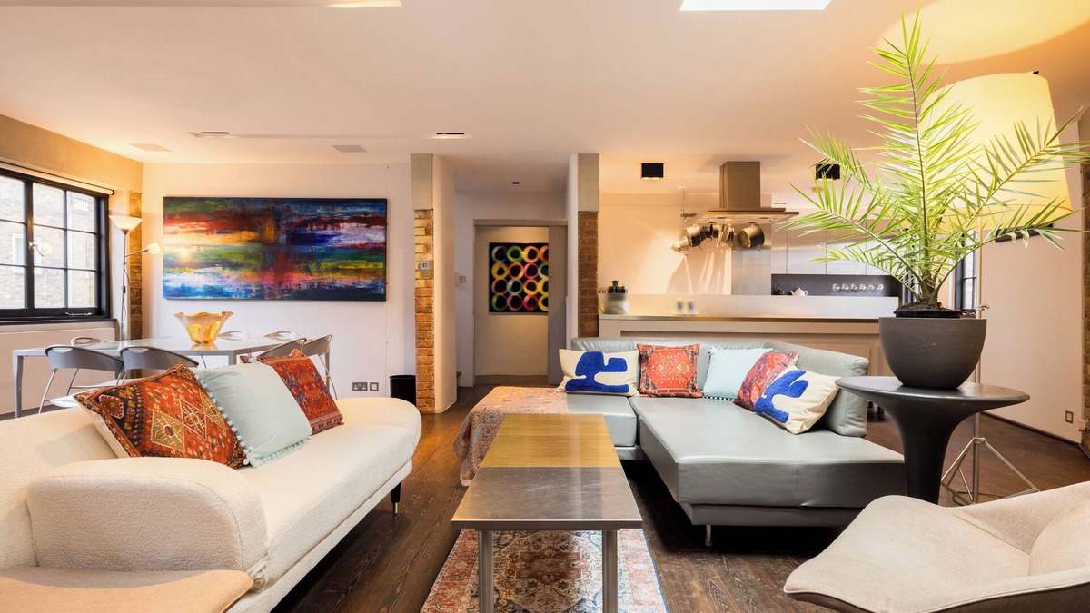 Prince's Apartment | Architect designed 1 bedroom duplex with skyline view roof terrace